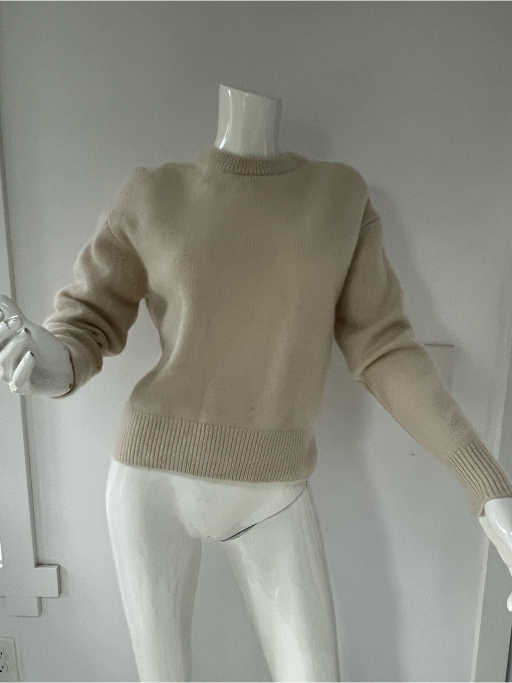 100% Cashmere Wilfred Crewneck Sweater size Small